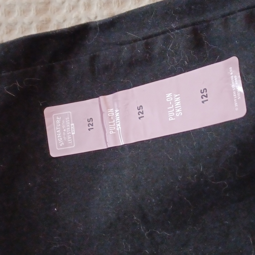 Levi's - Picture 2 of 5